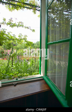 Vue sur le jardin de la maison de Monet, Giverny, France Banque D'Images