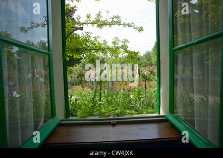 Vue sur le jardin de la maison de Monet, Giverny, France Banque D'Images