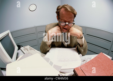 Close-up of a businessman la lecture d'un document Banque D'Images