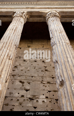 Vieux piliers, temple d'Hadrien, Rome, Italie Banque D'Images