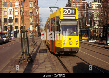 Le Tram à Amsterdam, Hollande Banque D'Images