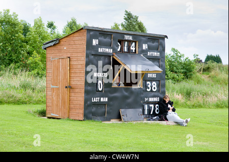 Un petit tableau de score cricket ou fort ou score shed Banque D'Images