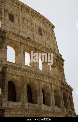 Le colisée ou amphithéâtre Flavien initialement Colisée amphithéâtre elliptique au centre ville Rome plus importante jamais Banque D'Images