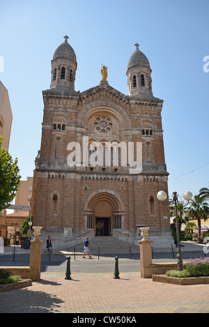 Basilique Notre Dame de la Victoire, Rue Jean Aicard, Saint-Raphaël, Côte d'Azur, Var, Provence-Alpes-Côte d'Azur, France Banque D'Images