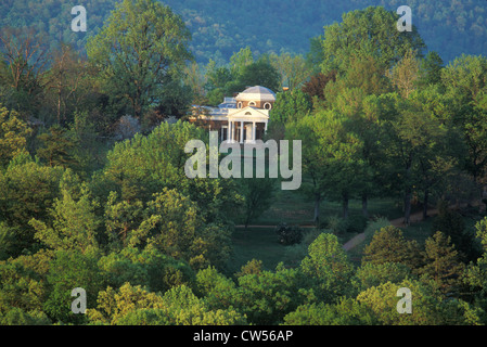 Long View de Thomas Jefferson's Monticello, à l'Ouest au rond-point avant à pied au coucher du soleil, Charlottesville, Virginia Banque D'Images