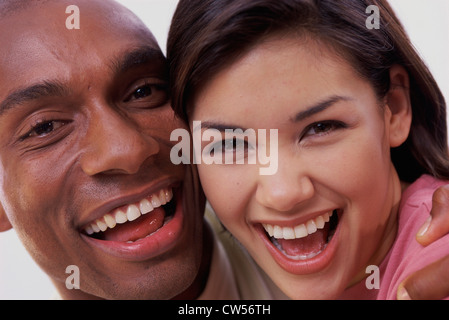 Portrait of a young couple laughing Banque D'Images