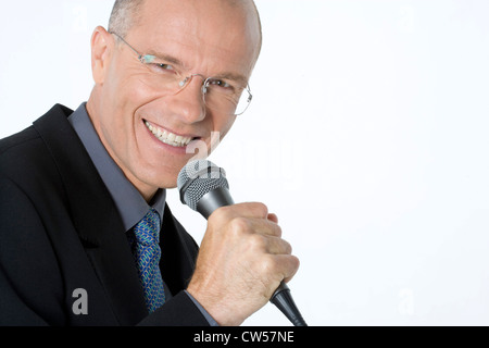 Portrait of a woman smiling et microphone Banque D'Images