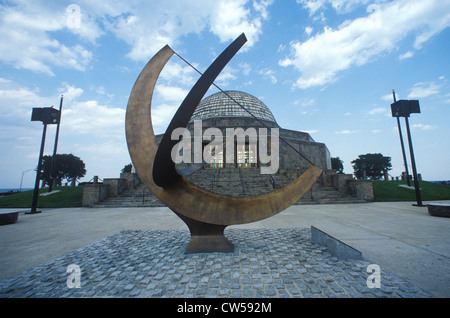 Sculpture en face de Adler Planetarium & Astronomy Museum de Chicago, Illinois Banque D'Images