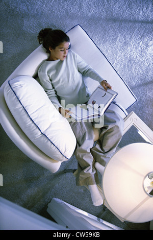 High angle view of a Girl reading a book Banque D'Images