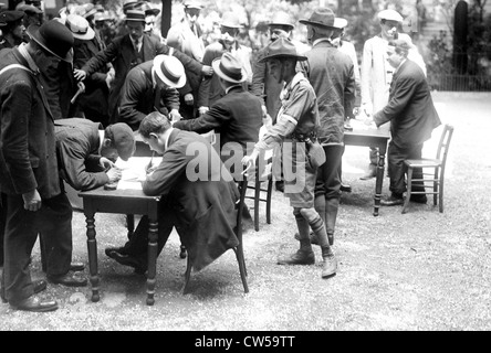 Paris, les hommes d'Alsace et de la Lorraine s'inscrire Banque D'Images