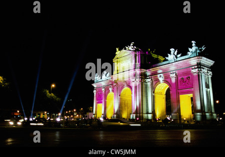 Building lit up at night, Puerta de Alcala, Madrid, Espagne Banque D'Images