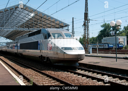 TGVR le train au départ de la Gare de Pau sud ouest système SNCF Banque D'Images