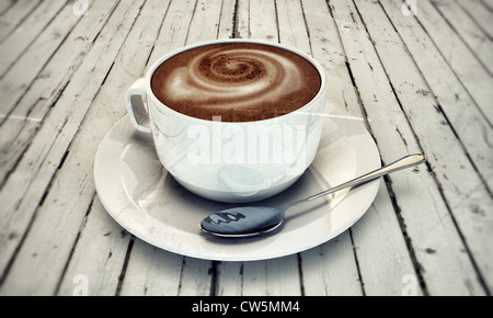 En cappuccino chaud tasse en céramique blanche sur tableau blanc en bois Banque D'Images