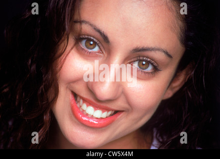 Femme avec un beau sourire, les dents, les yeux et le teint Banque D'Images