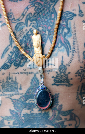 Sak Yan master,Ajahn Gop de Ayuthaya, Thaïlande. Sak Yan sont les tatouages mystiques populaires en Thaïlande. Banque D'Images