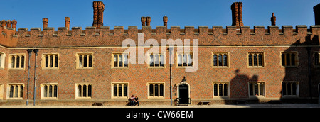 Capture d'écran panoramique de la Cour de Hampton Court , Hampton Court , à l'ouest de Londres, Angleterre Banque D'Images