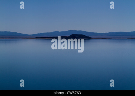 Paoha Island au lac Mono sur un calme Août 2012 Matin Banque D'Images