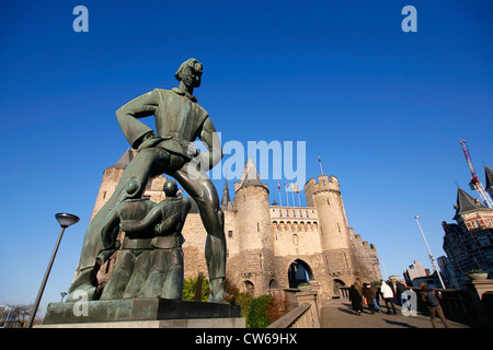 Lange Wapper sculpture en face de Maritime Museum Steen Château, Belgique, Anvers Banque D'Images