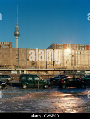 Berlin - le Palais de la République sous le soleil d'hiver Banque D'Images