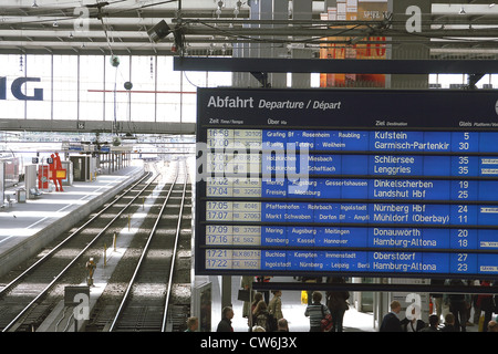 La gare principale de Munich, panneau d'affichage, Allemagne, Bavière, Muechen Banque D'Images