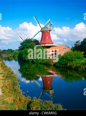 Les moulins à vent jumeaux de Greetsiel, en Allemagne, en Basse-Saxe, Greetsiel Banque D'Images