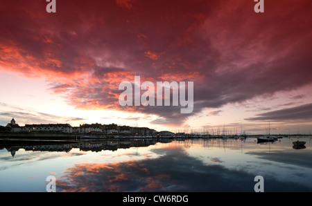 Ciel du soir à Malahide Marina Harbour, Irlande Banque D'Images