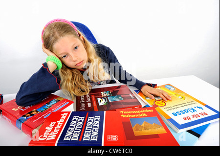 Fille de l'école avec des livres d'école Banque D'Images