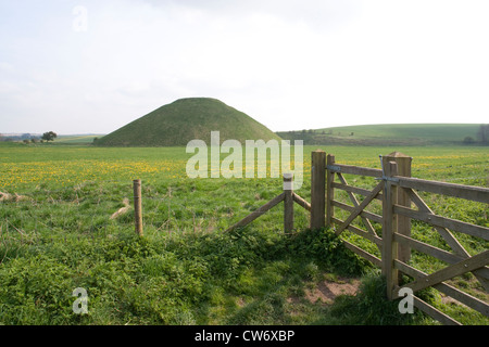 Avebury : Silbury Hill - Europe's plus grand monument ancien Banque D'Images