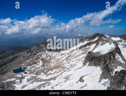 Vue panoramique sur Pyrénées vue depuis le pic de l'Aneto, point le plus élevé de la gamme. Banque D'Images