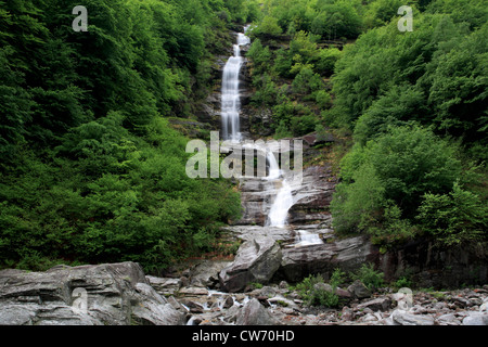 Cascade de la rivière Verzasca, Valle Verzasca, Tessin, Suisse Banque D'Images