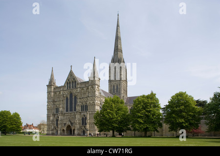 Salisbury : la cathédrale de Salisbury - vue de la cathédrale Fermer Banque D'Images