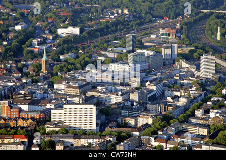 Vue de la ville de Bochum d'ouest en est avec l'église Propstei Kortum, entrepôt et service public municipal house, l'Allemagne, en Rhénanie du Nord-Westphalie, région de la Ruhr, Bochum Banque D'Images