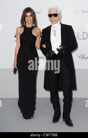 Karl Lagerfeld arrive pour le bénéfice de l'amfAR contre le SIDA à l'Hôtel du Cap-Eden-Roc, pendant le festival de Cannes. Banque D'Images