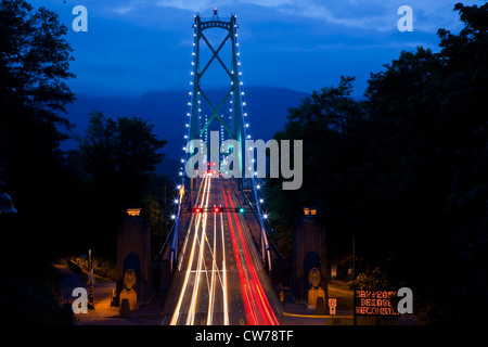 Vue de pont Lions Gate dans la soirée, Canada, Colombie-Britannique, Vancouver Banque D'Images