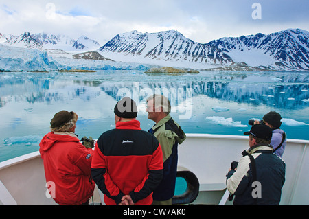 Voir les passagers en magasin Jonsfjord glacier, archipel du Svalbard, Norvège, Svalbard Banque D'Images