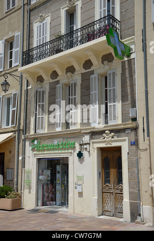 Pharmacien (chimiste) dans le vieux Panier trimestre, Rue des Augustins, Marseille, Bouches-du-Rhône, Provence-Alpes-Côte d'Azur, France Banque D'Images