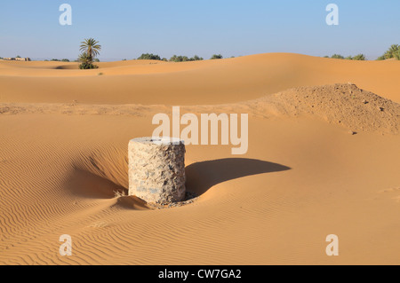 Quanat, un système de gestion de l'eau dans le désert, Maroc, Merzouga Banque D'Images