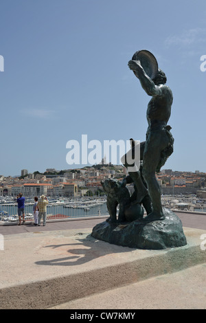 Statue de l'ours et tambourin, Vieux-Port de Marseille (vieux port), Marseille, Bouches-du-Rhône, Provence-Alpes-Côte d'Azur, France Banque D'Images