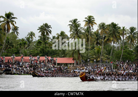 Rameurs de Nehru trophy boat race en alappuzha back waters anciennement alleppey, Kerala, Inde Banque D'Images