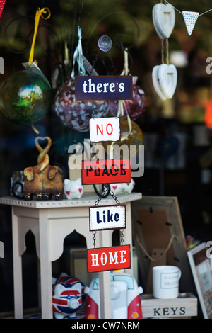 Theres no place like home panneaux dans une vitrine Banque D'Images