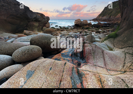 Les rochers de la vallée de Porth Nanven Cots en Cornouailles Banque D'Images