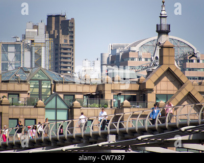 Vue sur Millennium Bridge, Londres Banque D'Images