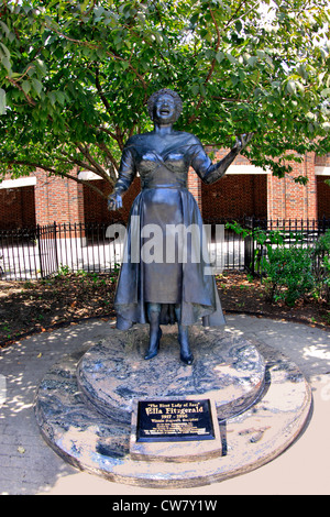 Célèbre chanteuse de jazz Ella Fitzgerald statue dans sa ville natale Yonkers, New York Banque D'Images