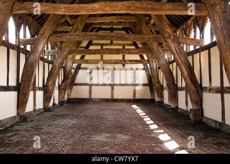 La Grange Cruck, Arley Hall and Gardens, Cheshire, Royaume-Uni Banque D'Images