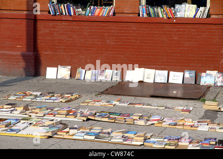 Second hand books en vente dans une rue de Toronto Banque D'Images