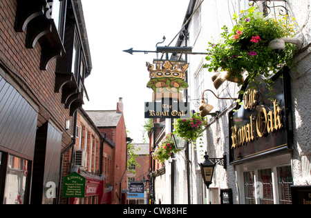 La pagaille dans le centre-ville de Chesterfield, Derbyshire, Angleterre, Royaume-Uni Banque D'Images