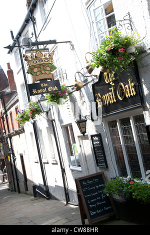 La pagaille dans le centre-ville de Chesterfield, Derbyshire, Angleterre, Royaume-Uni Banque D'Images