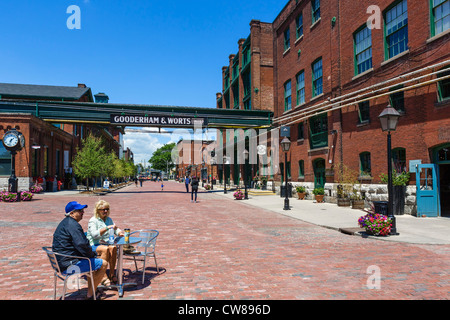 Vue vers le bas Trinity Street dans le Distillery District, Toronto, Ontario, Canada Banque D'Images