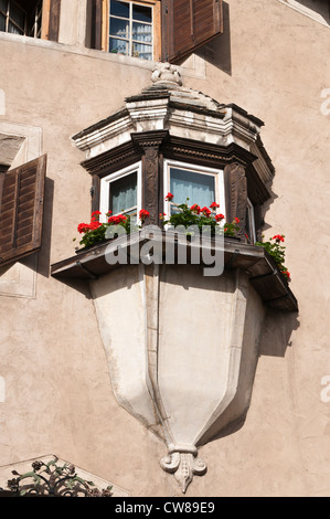 Pontresina, Suisse. Fenêtres décoratives. Banque D'Images