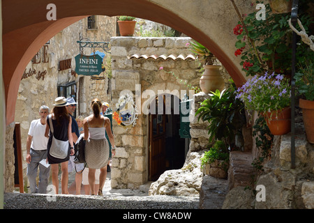 Rue Pavée, Èze, Côte d'Azur, Alpes-Maritimes, Provence-Alpes-Côte d'Azur, France Banque D'Images